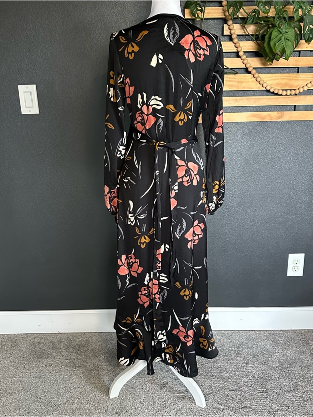 Saltwater Luxe Black Floral Wrap Dress Long Sleeve Midi NWT Size Small Boho - Picture 4 of 7
